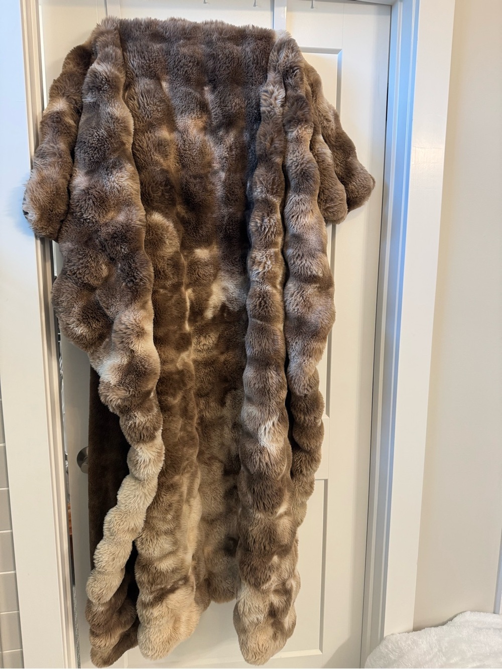 Luxury Faux Fur Throw Blanket in Brown and Cream